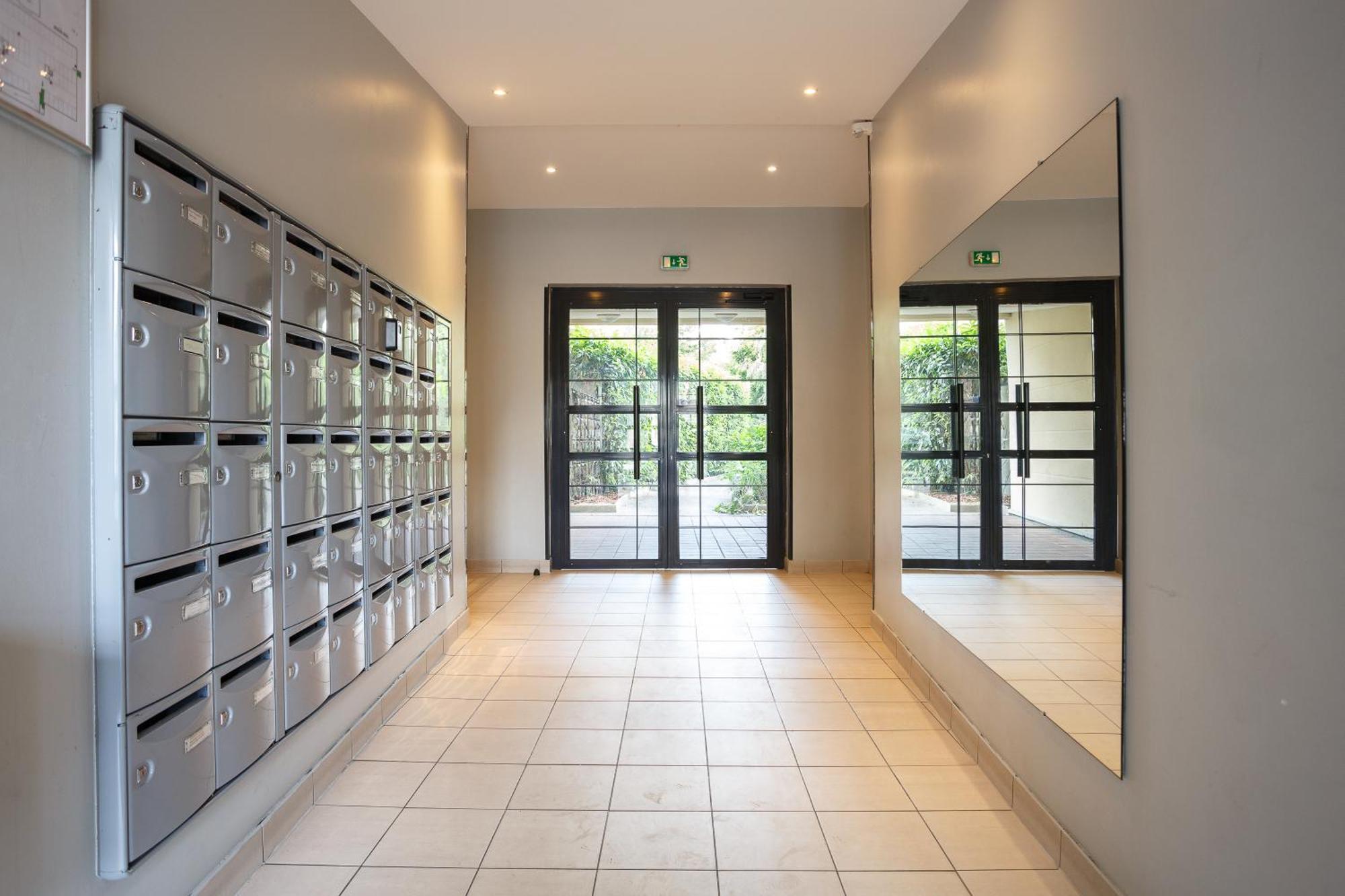 Appartement Cosy Pres De Paris Avec Vue Sur La Tour Eiffel - Parking & Wifi أورْجونْتُيْ المظهر الخارجي الصورة